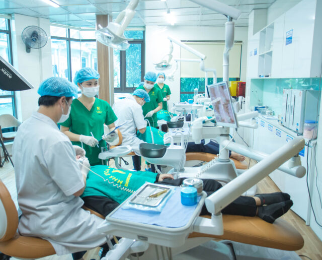Bác sỹ tại Nha khoa Cẩm Tú có tay nghề cao, trình độ chuyên môn giỏi